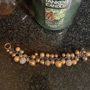 Multi Pearl charm bracelet, new without tag, 7” long. Great 🌺🌺🌺🌺🌺